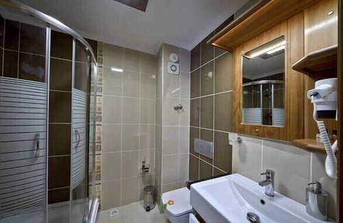 Akyaka Hotel | Otel Azmakhan