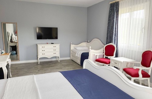 Urla Hotel | Otel Naturla Göl Evi