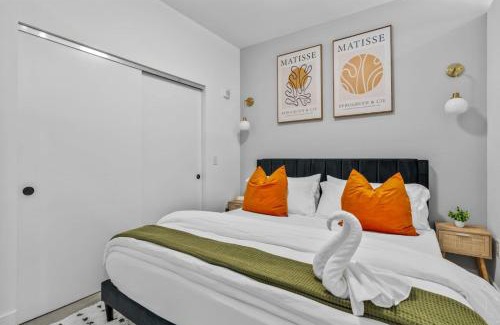 Pendleton Apartment | OTR King Bed Free On Site Parking Gym Pool Club Room