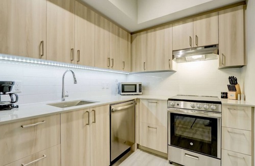 Centretown Apartment | Ottawa - The Met 2B1B