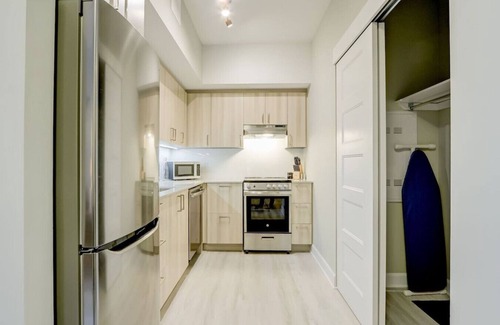 Centretown Apartment | Ottawa - The Met 2B1B