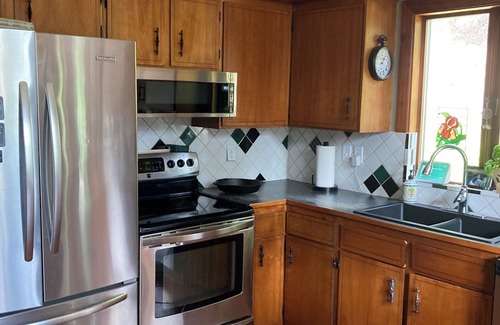 Okanagan-Similkameen House | Otter Lake Retreat 3 bedroom 3 full bathroom home overlooking Otter Lake