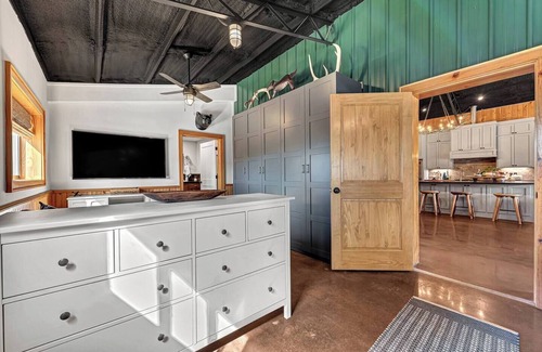 Fayetteville House | Ottobahn Farm, Quiet Farm Home on River 15 min from UofA