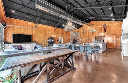 Fayetteville House | Ottobahn Farm, Quiet Farm Home on River 15 min from UofA