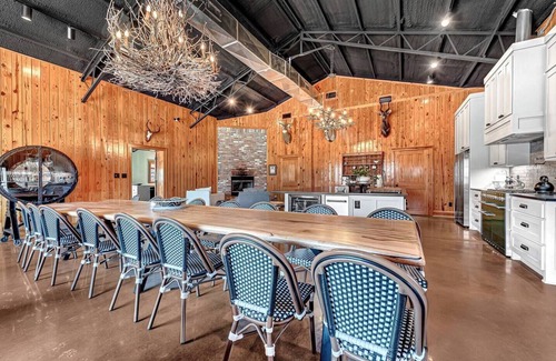 Fayetteville House | Ottobahn Farm, Quiet Farm Home on River 15 min from UofA