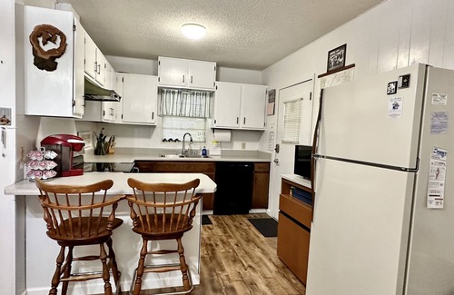 New Braunfels Cottage | Our Lake is Back! Tranquil at any time, but close to the Action.