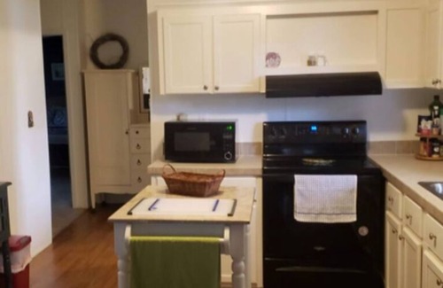 Taylor Creek House | “Our Lakeside Oasis” is a Cozy 2-bedroom house in charming Okeechobee.