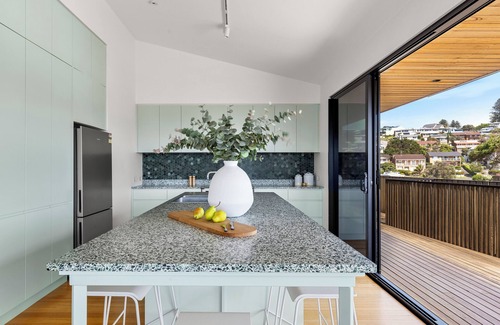 Gerringong House | Ourie Place: 200m to Werri Beach
