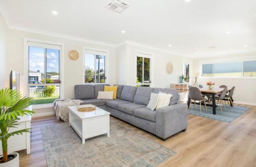 Culburra Beach House | Ours and Yours 5 Mins Walk to Beach