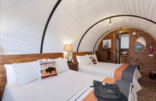 Virgin Cabin | Outdoor experience Pet Friendly Wagon on the Pond w/2 QB and Outdoor Kitchen