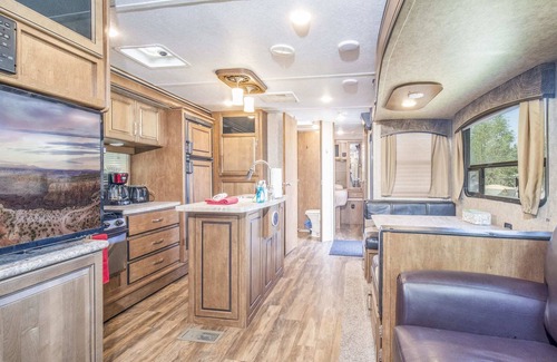 Bayfield House | Outdoor Glamping Fully Setup RV #27 OLD