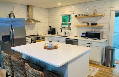 Wilmington House | Outdoor Paradise/Dog Friendly - 10 min from Beachn
