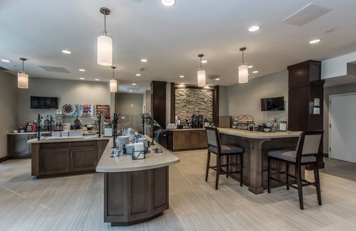 Charleston Apartment | Outdoor Pool + Free Wi-Fi | Great Location!