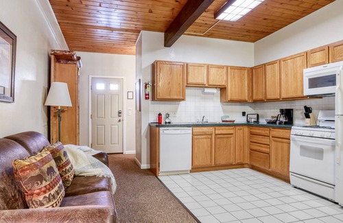 Jackson Apartment | Outpost: Town Square Lodge 12 - Close to Town Square
