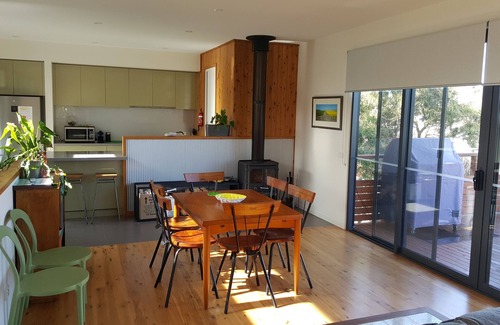 Apollo Bay House | Outstanding pet friendly modern property with all amenities and terrific views.
