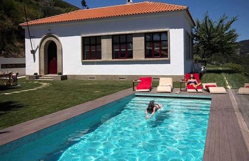 Gouvaes Villa | Outstanding Pinhao Villa 4 Bedrooms Villa Gouva Pool Table Stunning Valley Views