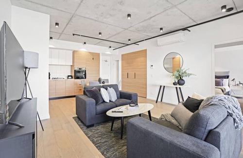 Footscray Apartment | Ovation - Central Footscray Apt. w/ parking & pool