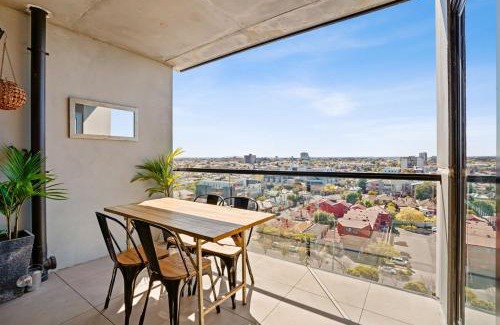 Footscray Apartment | Ovation - New Footscray Apt w parking & pool