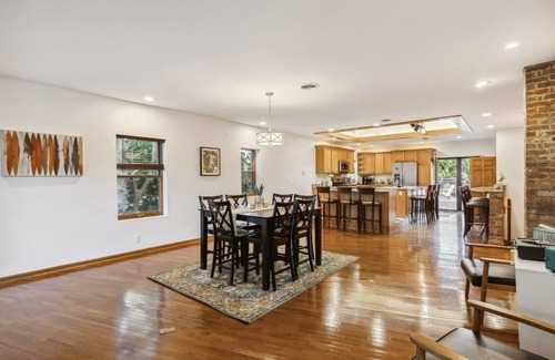 Detroit - Shoreway House | Over 4500 sqft of Luxury living [Billiards table, Arcade room, 5 BR & 4 BA]