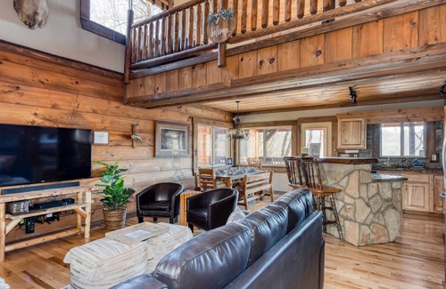 Blue Ridge House | Overlook Nook, Mtn View Cabin w/Treehouse, Hot tub & 2 King Beds