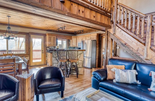 Blue Ridge House | Overlook Nook, Mtn View Cabin w/Treehouse, Hot tub & 2 King Beds