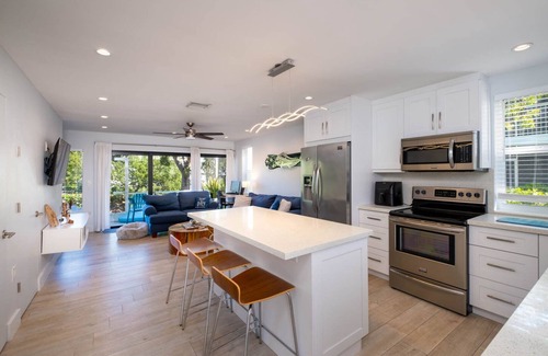 Key Largo Villa | Overlooking Lagoon Free Golf Cart/Kayaks/Paddle Board