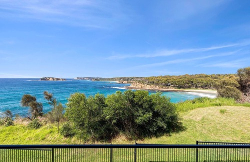 Malua Bay House | Overlooking McKenzie's Beach & Pretty Point @ Malua Bay | Luma Vista