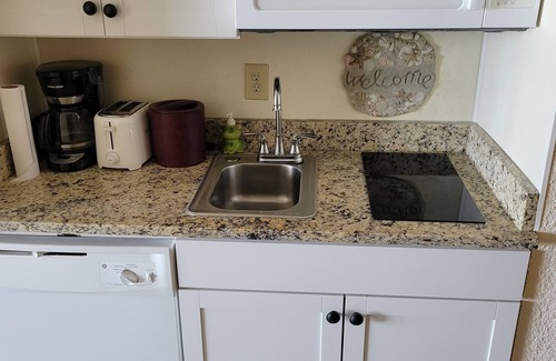Myrtle Beach Condo | Overlooking Ocean Annie's And ocean.nON THE BEACH! EVERYTHING YOU NEED IS HERE