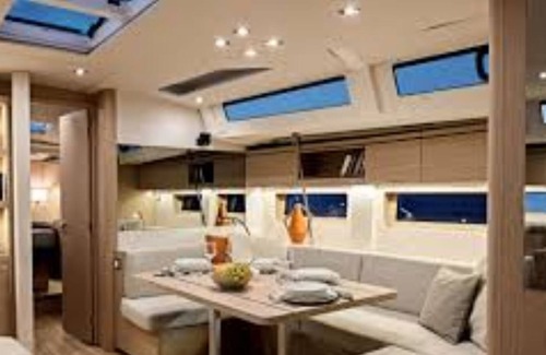 Cannes Old Town Boat Rental | Overnight on a magnificent sailboat and out to sea the next day.