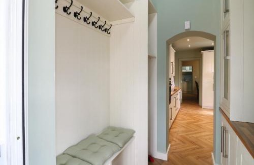 Chesterfield House | Overton