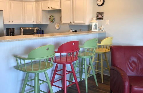Long Beach Condo | OW 9201 - Beautiful 3 Bdrm/2.5 Bath Condo w/Pool, Elevator, & Beach - Sleeps 6