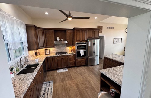 De Mossville House | Owl's Nest Retreat: Sleeps 20, Kentucky Hilltop w/Hot Tub and lots of room!