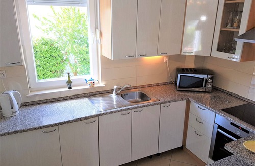 Kastel Stari Apartment | Own Private Garden+100 Mtrs To Beach, Bars & Shops