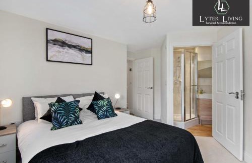 Botley Apartment | Oxford-Hawthorn-with-free-parking-2bed-2bath-by-Lyter-Living
