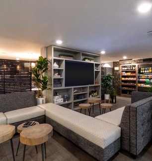 Hayden Island Hotel | Oxford Suites Portland - Jantzen Beach