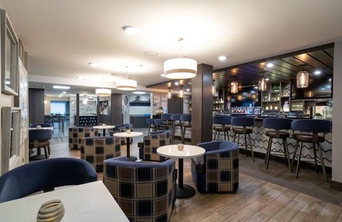 Hayden Island Hotel | Oxford Suites Portland - Jantzen Beach