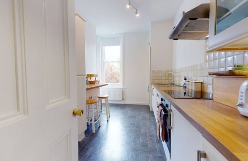 Oxford Apartment | Oxford two bedroom short let apartment sleeps four.