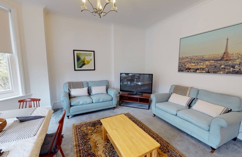 Oxford Apartment | Oxford two bedroom short let apartment sleeps four.
