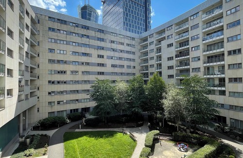Mirow Apartment | Oxygen Apartment in the heart of Warsaw entertainment and financial centre.
