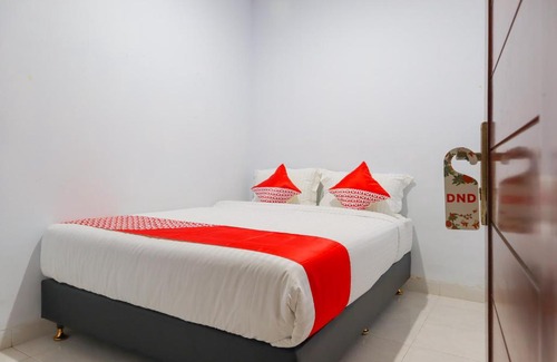 Tanjung Duren Utara Hotel | OYO 2636 Paulus Residence