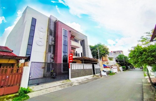 Tanjung Duren Utara Hotel | OYO 2636 Paulus Residence