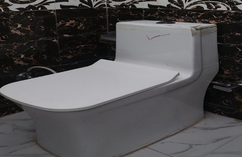East of Kailash Hotel | OYO 27979 Krishna Residency