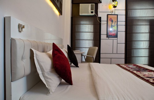 Hari Nagar Hotel | OYO 319 Rk Residency