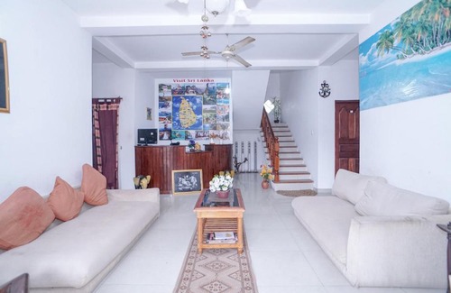Patuwatha Hotel | OYO 567 The White Villa