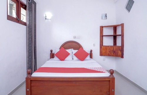 Patuwatha Hotel | OYO 567 The White Villa
