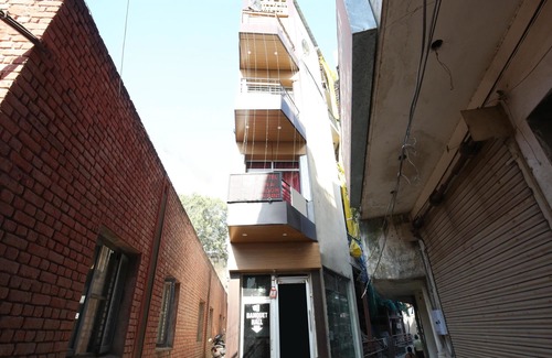 Sector 45 Hotel | OYO 8664 Hotel 1st Choice