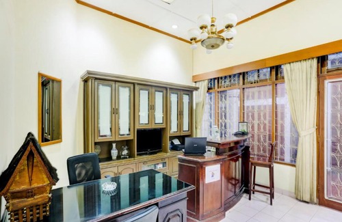 Ragunan Hotel | OYO 90066 Tobana Pejaten House