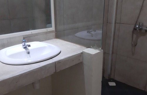 Sidoarjo Hotel | OYO 90299 Corner Guest House