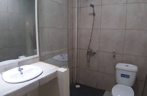 Sidoarjo Hotel | OYO 90299 Corner Guest House