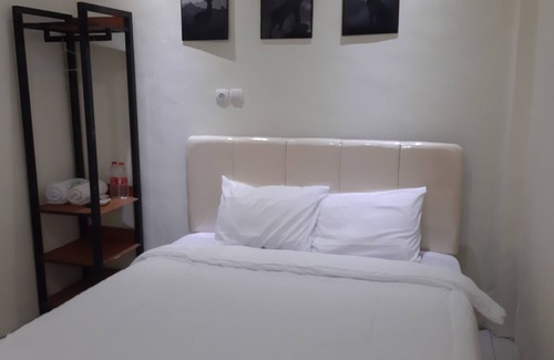 Sidoarjo Hotel | OYO 90299 Corner Guest House